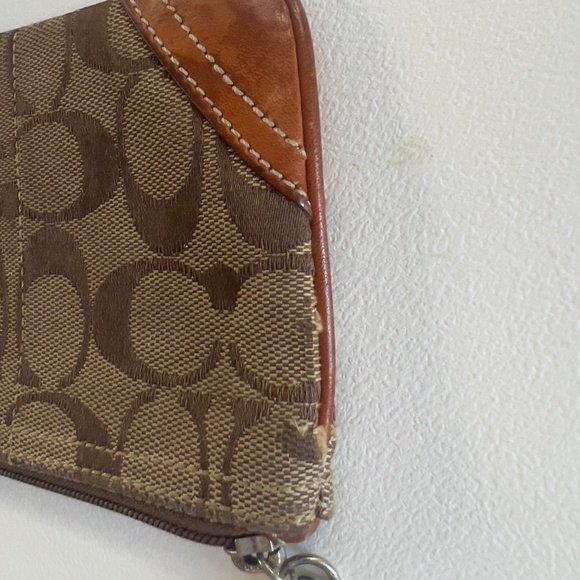 Coach Signature Jacquard Wristlet Leather Trim - Picture 4 of 10
